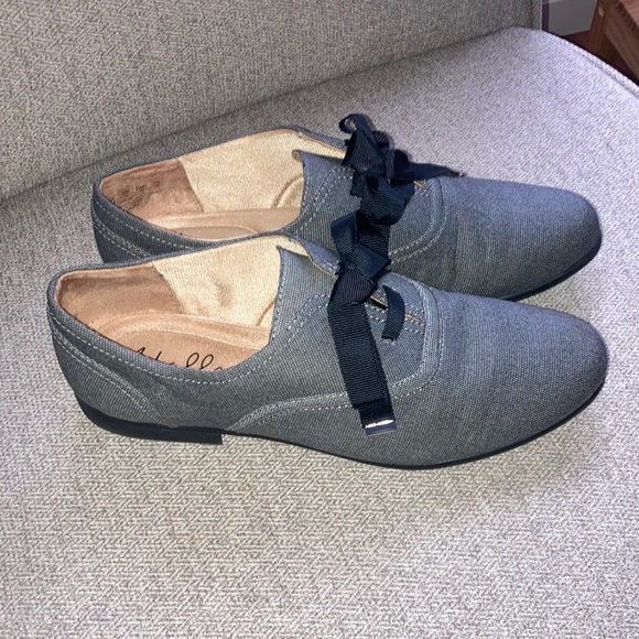 Chic Gray Lace-Up Flats, Oxfords, size 9 - Picture 6 of 6